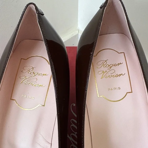 Roger Vivier Brown Pumps with Signature Buckle Sz 40 - Picture 4 of 9